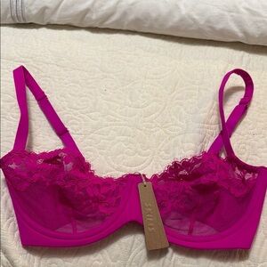 SKIMS Pink Lace Underwire Bra
